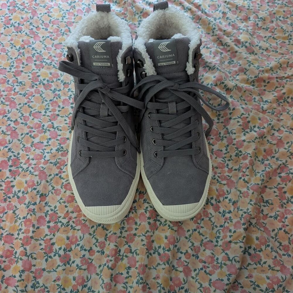 Cariuma Women's Grey and White Trainers